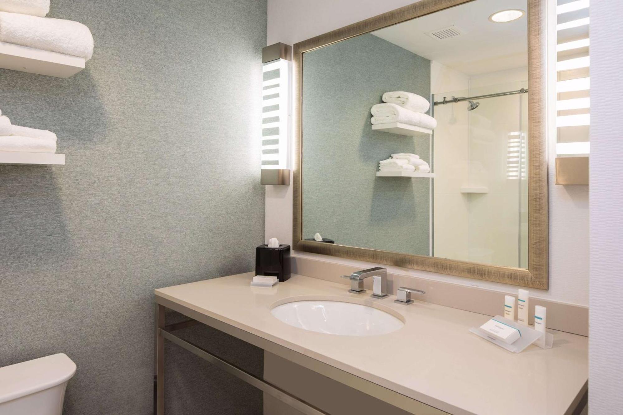 Hilton Garden Inn Pittsburgh Airport Moon Township Exterior photo